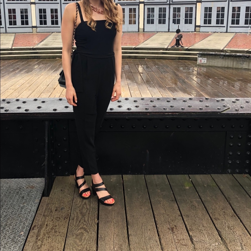 DYNAMITE JUMPSUIT SIZE MEDIUM